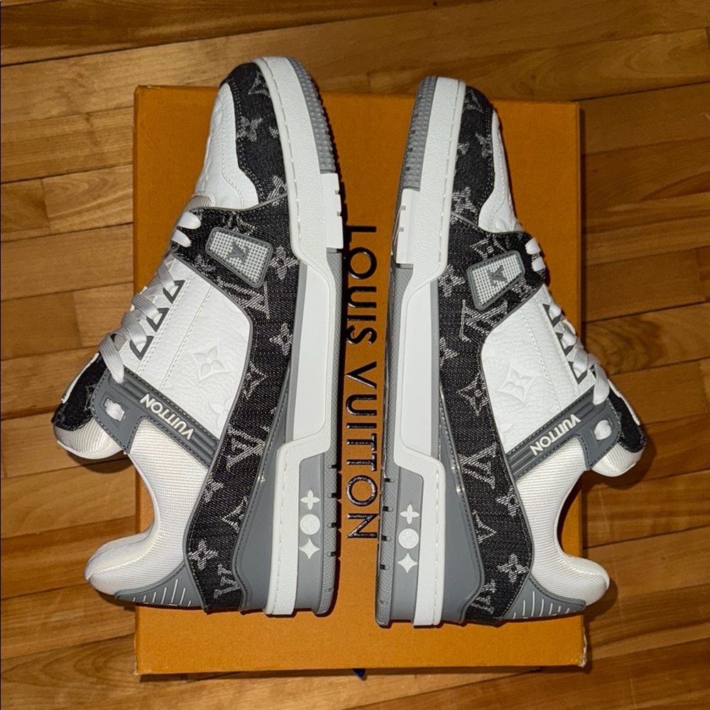 Louis Vuitton Monogram White and Black Sneakers - Picture 2 of 4